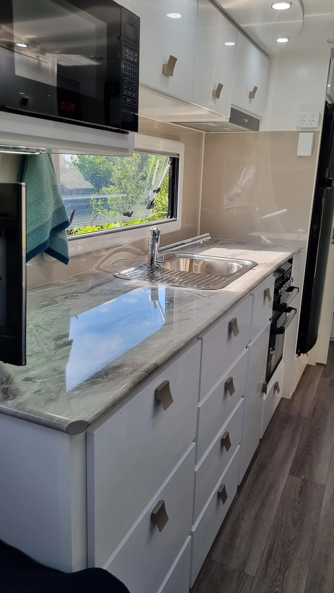 images/Hilltop/colours/AllinWhite/13.webp#joomlaImage://local-images/Hilltop/colours/AllinWhite/13.webp?width=1081&height=1920